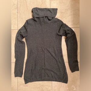 Banana republic, fitted gray sweater